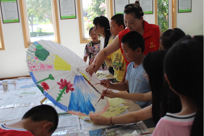 Mksport体育app官网入口“七彩阳光”暑期社会实践队青鸟志愿队赴分水岭镇董允坝村开展关爱行动